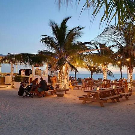 Cozy Studio Apartment Minutes From The Beach Willemstad Esterno foto