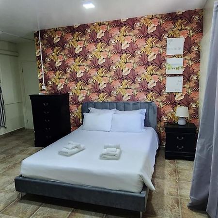 Cozy Studio Apartment Minutes From The Beach Willemstad Esterno foto