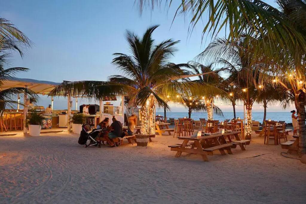 Cozy Studio Apartment Minutes From The Beach Willemstad Esterno foto