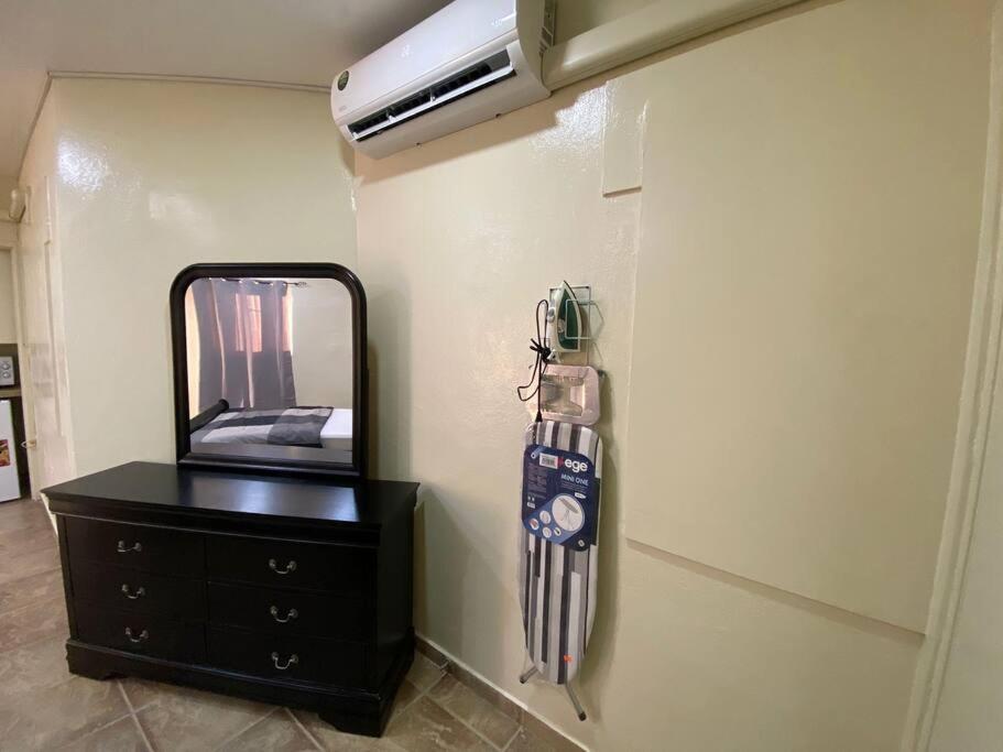 Cozy Studio Apartment Minutes From The Beach Willemstad Esterno foto